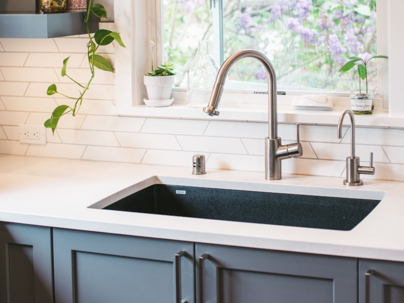 durable kitchen sink material        
        <figure class=